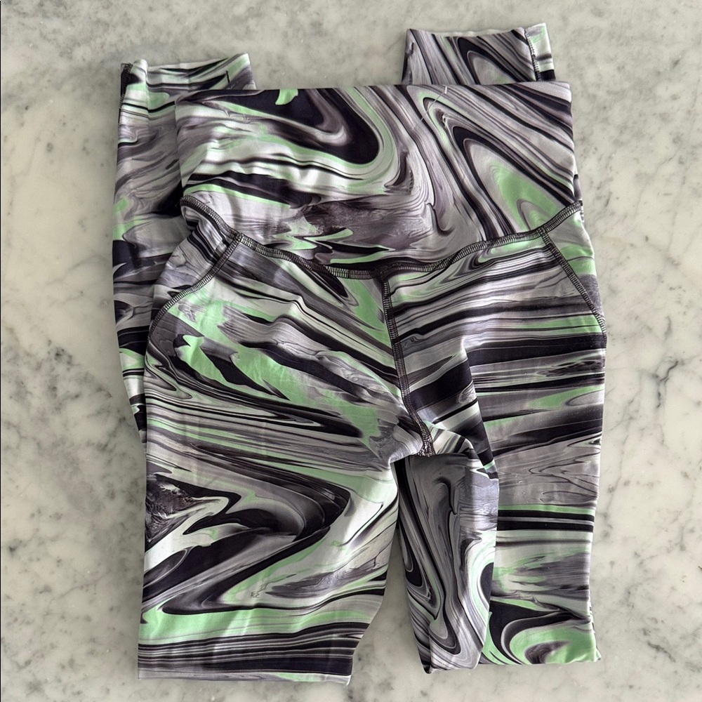 Lululemon leggings - Picture 6 of 7